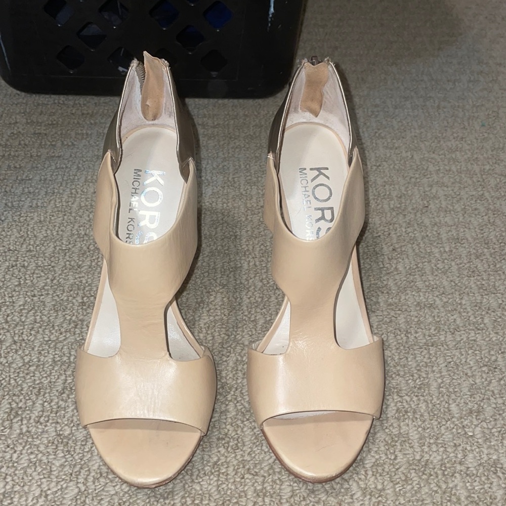 Kors by Michael Kors beige leather heels